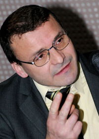 Стоян Иванов е роден през 1962 г. в Бургас